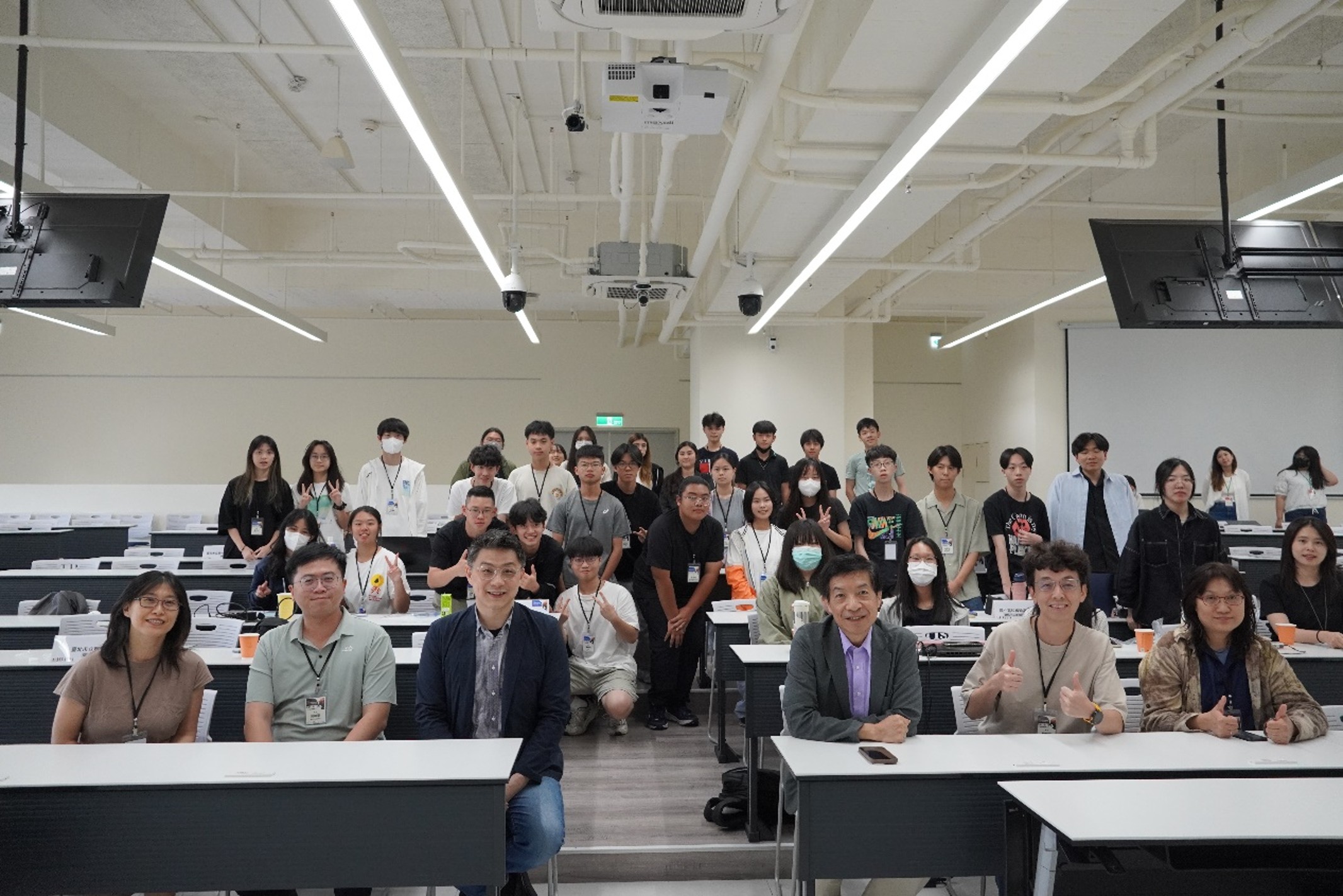 《高中職生「AI淨零未來」創造營》